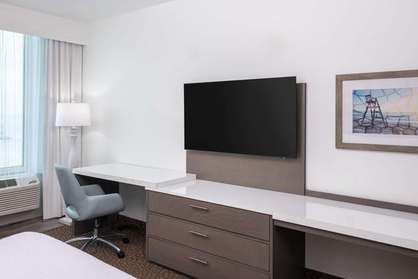 King w/ Sofa Bed & Bunk Beds - No View