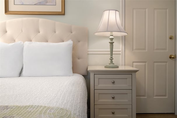 ADA - 1 Queen w/ Jetted Tub