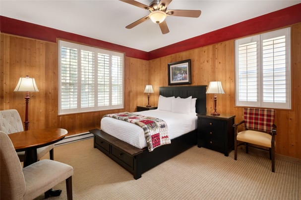 1 Queen Bed - Shower Only