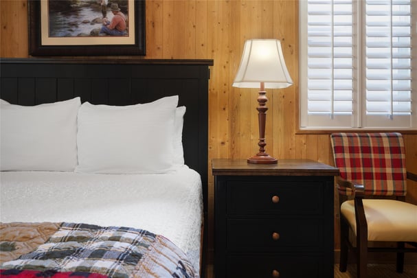 1 Queen Bed - Shower Only