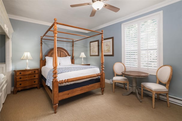 1 Queen Bed w/ 2nd Bed and Whirlpool