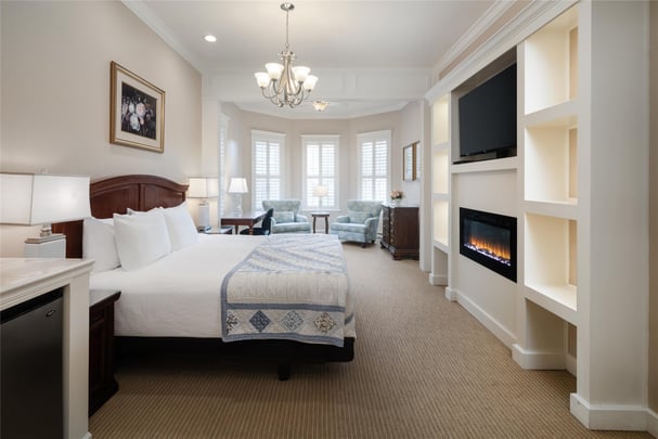 Jr Ste - 1 King Bed w/ Jetted Tub & Fireplace