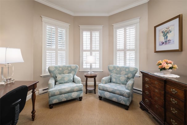 Jr Ste - 1 King Bed w/ Jetted Tub & Fireplace