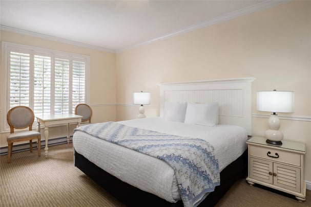 1 King Bed w/ Whirl Pool