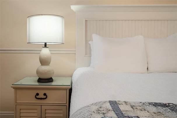 1 King Bed w/ Whirl Pool