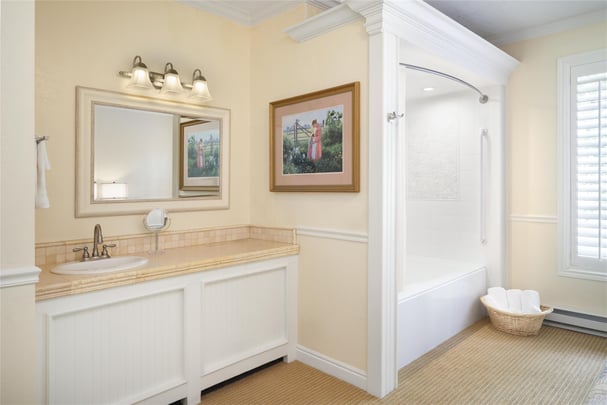 1 King Bed w/ Whirl Pool