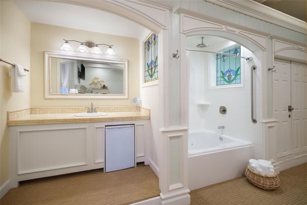 1 King Bed w/ Fireplace