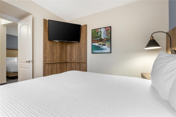 Suite - 3 Queen Beds w/ 2 Rooms