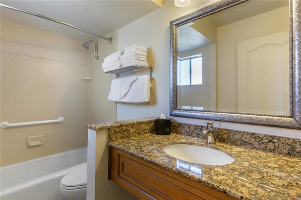 Suite - 3 Queen Beds w/ 2 Rooms