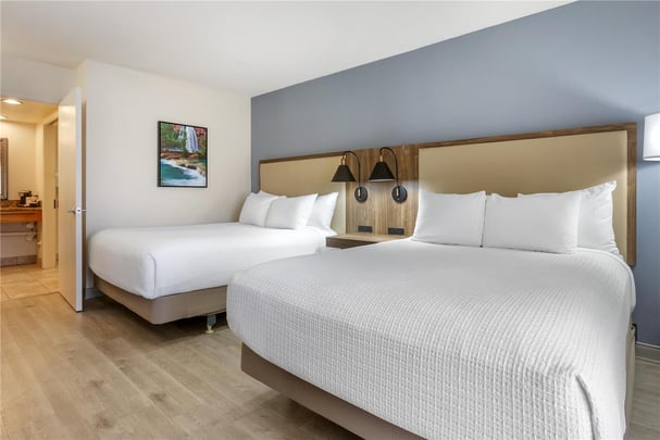 ADA - 2 Queen Beds w/ Roll In Shower