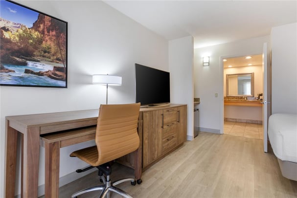 ADA - 2 Queen Beds w/ Roll In Shower