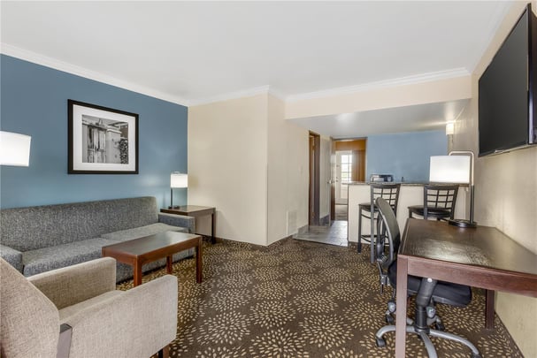 Suite - 1 King Bed w/ Balcony and Jacuzzi