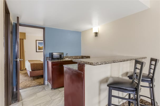 Suite - 1 King Bed w/ Balcony and Jacuzzi