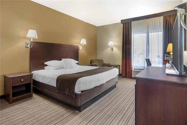 ADA - 1 King Bed w/ Roll In Shower