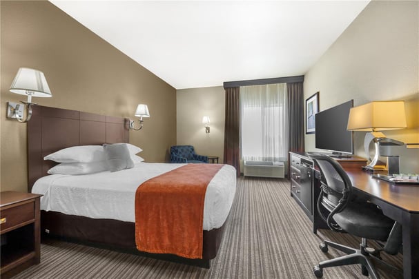 ADA - 1 Queen Bed w/ Walk In Shower