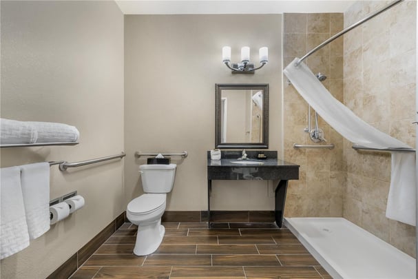 ADA - 1 Queen Bed w/ Walk In Shower