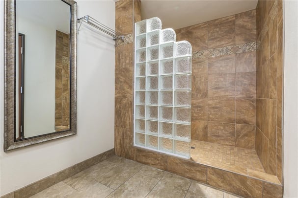 1 King Bed with Shower