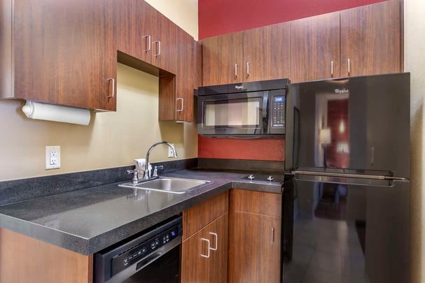 Double Queen Corner Kitchen