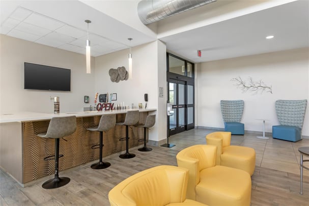 Lobby/Breakfast Area