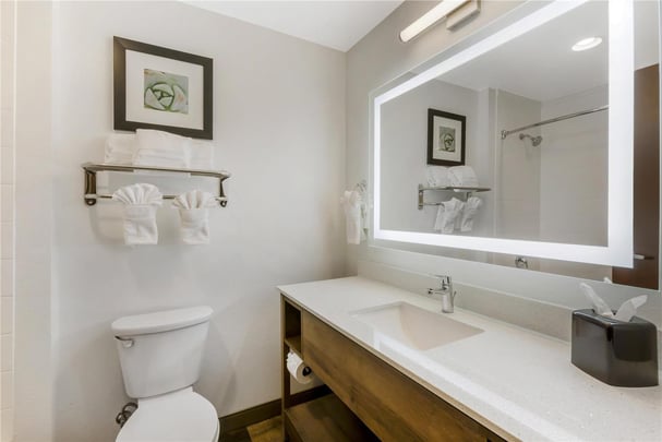 2 Queen Beds w/ Extra Room