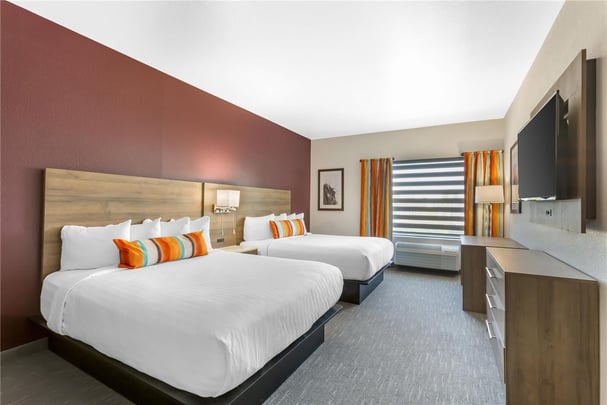 ADA - 2 Queen Beds 1 King Bed