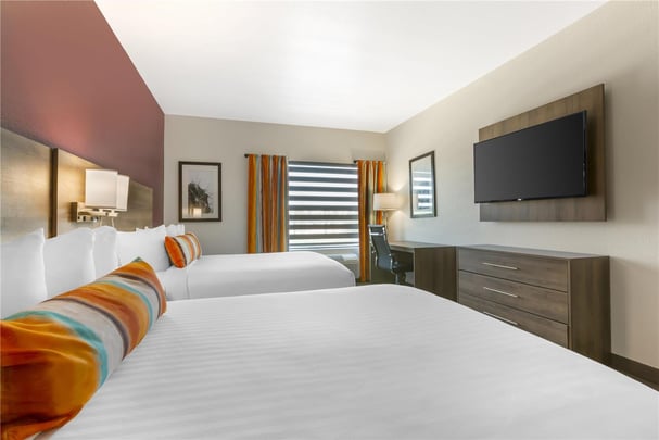 ADA - 2 Queen Beds 1 King Bed