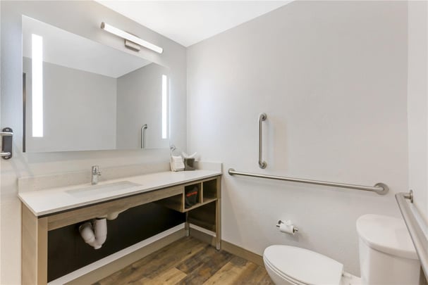 ADA - 2 Queen Beds 1 King Bed