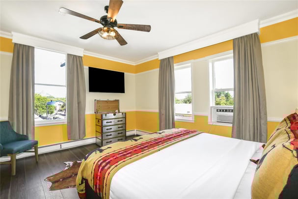 King Guest Room with City View