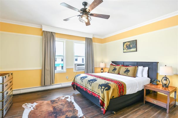 King Guest Room with City View