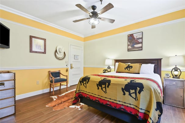 Larger Queen Guest Room