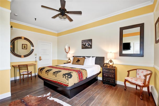 King Guest Room with City View