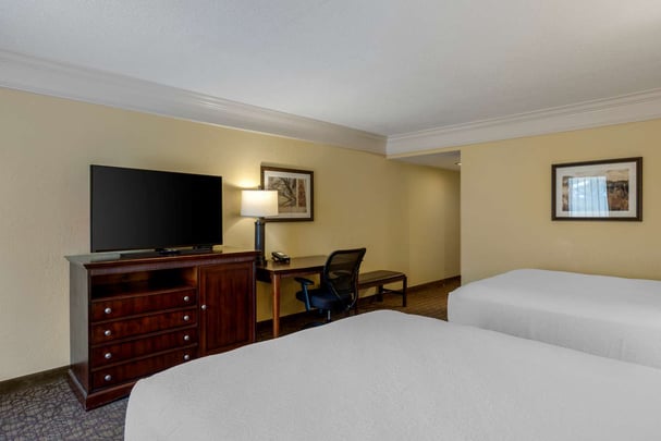 Two Queen Room - Balcony