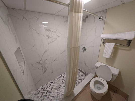 King Mini Suite Shower