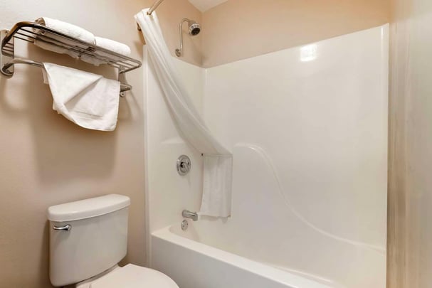 Double Queen - Guest Bath