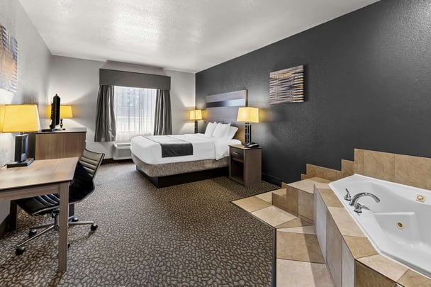 King Whirlpool Suite