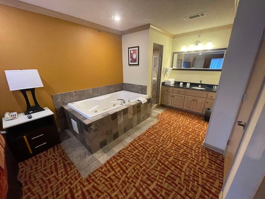 King Whirlpool Suite