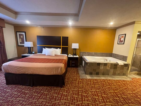 King Whirlpool Suite