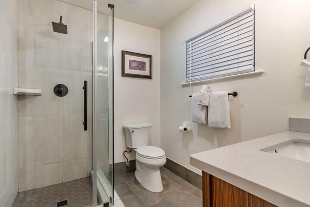 2 Bed Suite Bath
