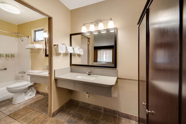 Double Queen Bathroom