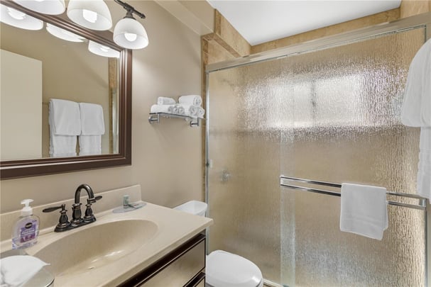 2 Queen Suite Bathroom