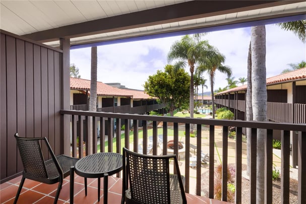 Guest Room King Bed Queen Sofa