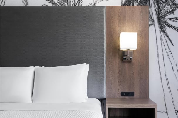 Guest Room Queen Bed