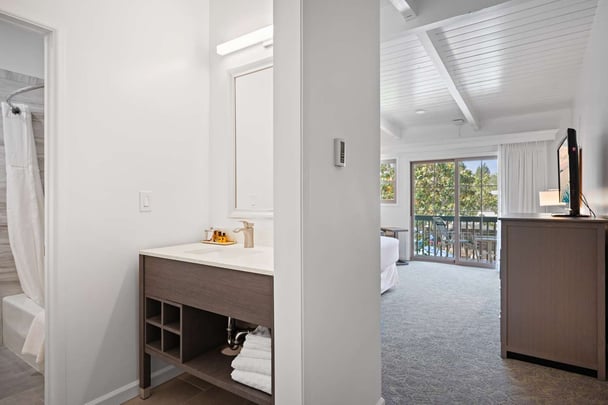 King Deluxe Bathroom