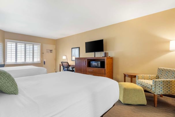 Two Double Bed Guest Room with Fireplace