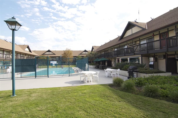 Outdoor Pool & Picnic Area