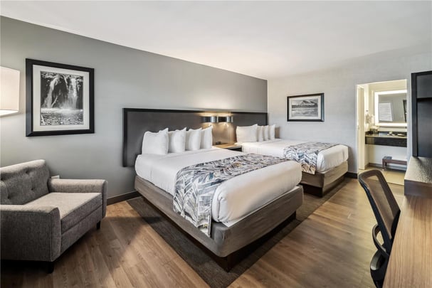 2 Queen Room Pool View