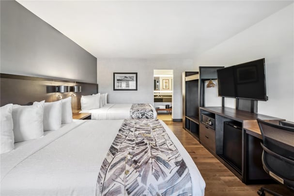 2 Queen Room Pool View