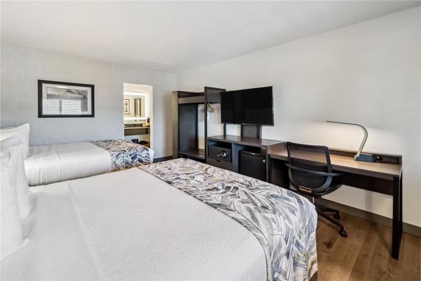 2 Queen Room Pool View