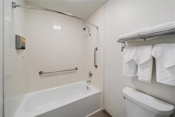 2 Queen Room Pool View