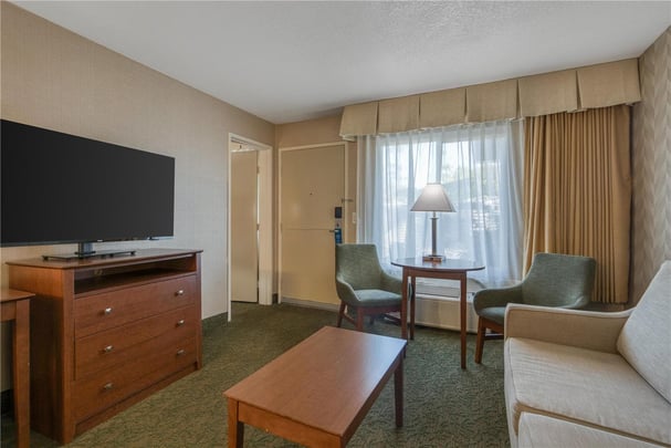 Queen Suite with Jacuzzi